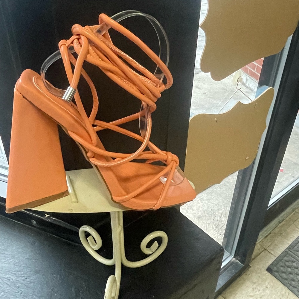 NEW chunky peach colored heel with wraparound strap